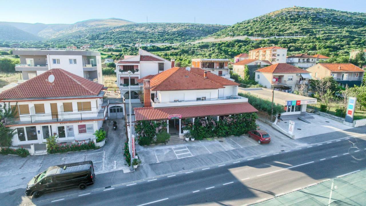 Hotel Trogirski Dvori Exterior foto